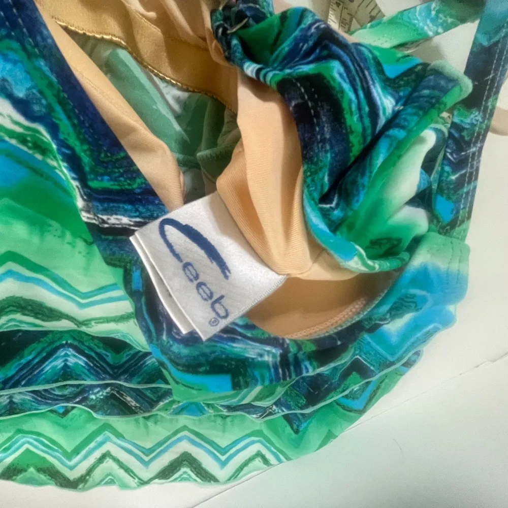 Ceeb swim top ruffle NWOT size 10‎